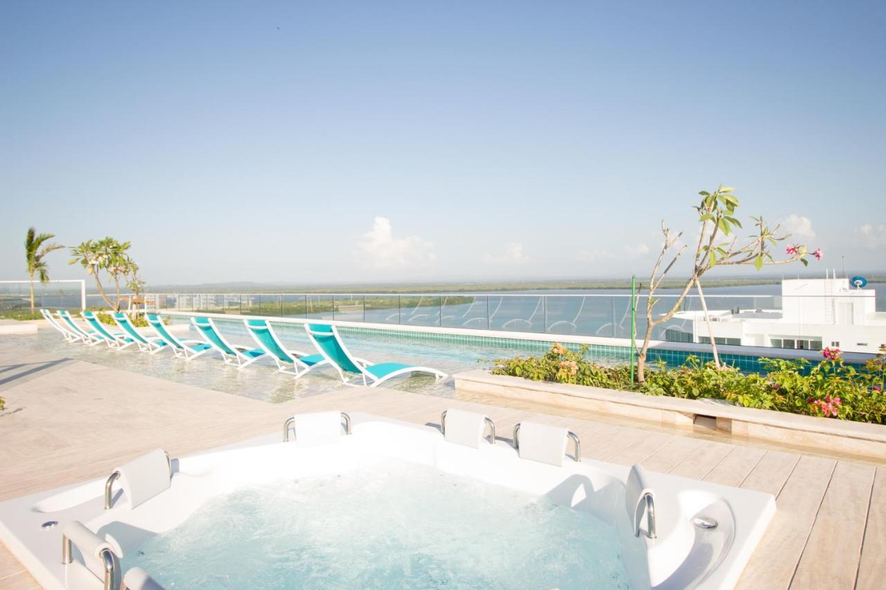 Cielo Mar Sunset - Livin Colombia